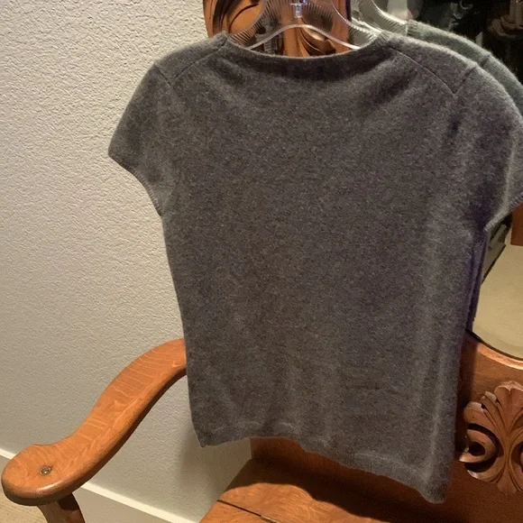 Neiman Marcus Cashmere size S short sleeve sweater - Picture 3 of 3